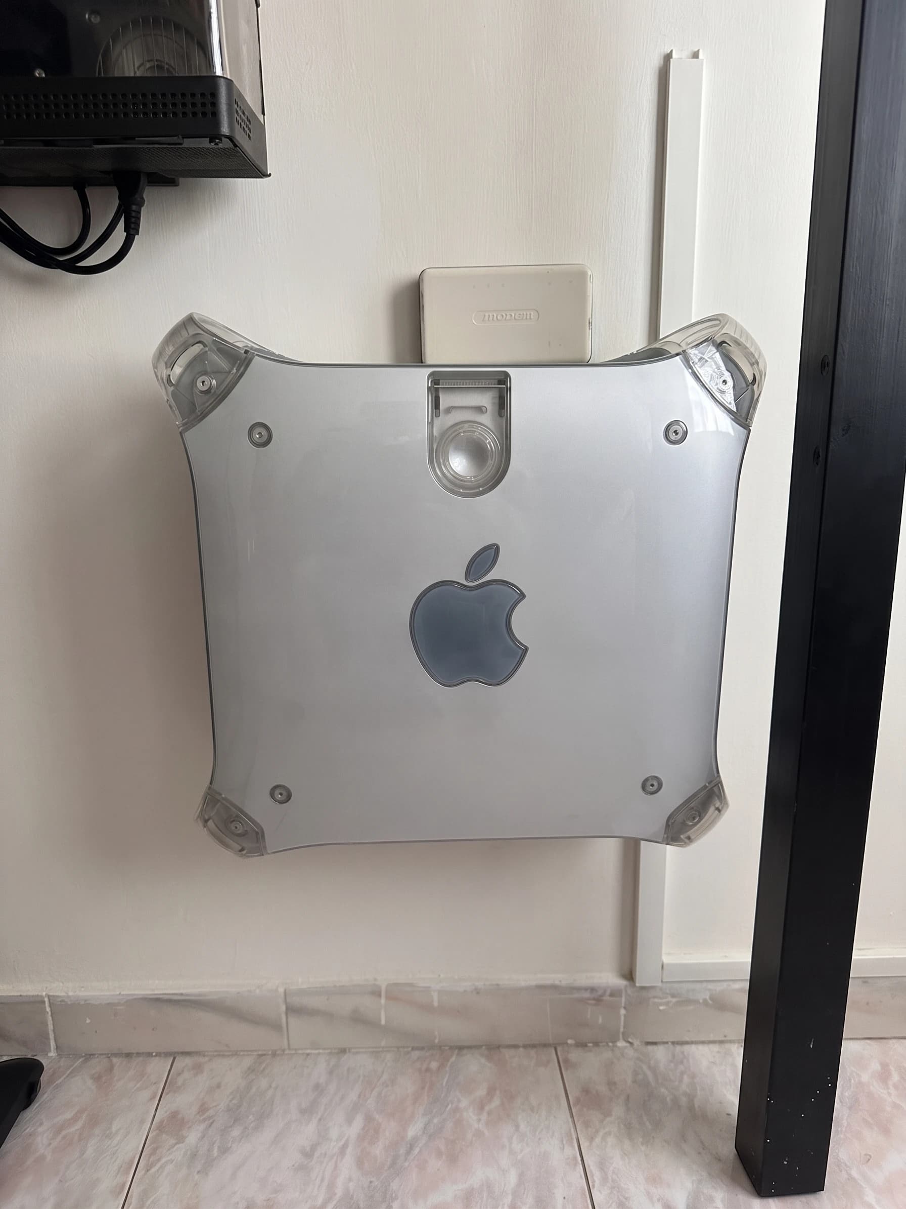 Server 1 — Chassis Apple Power Mac G4